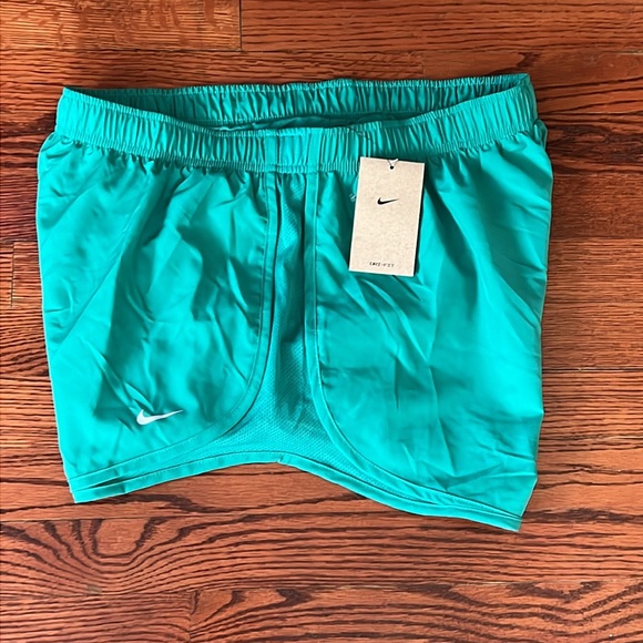 Nike women running shorts XL - Picture 5 of 6